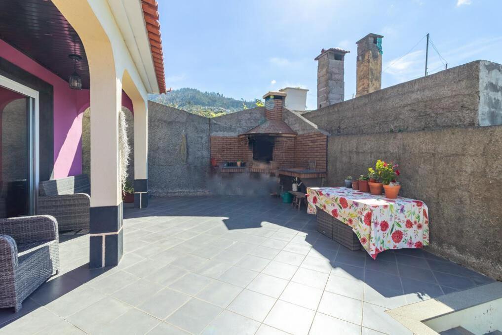 Casa Central - Peceful Mountain Retreat In Calheta Ribeira do Raposo Kültér fotó