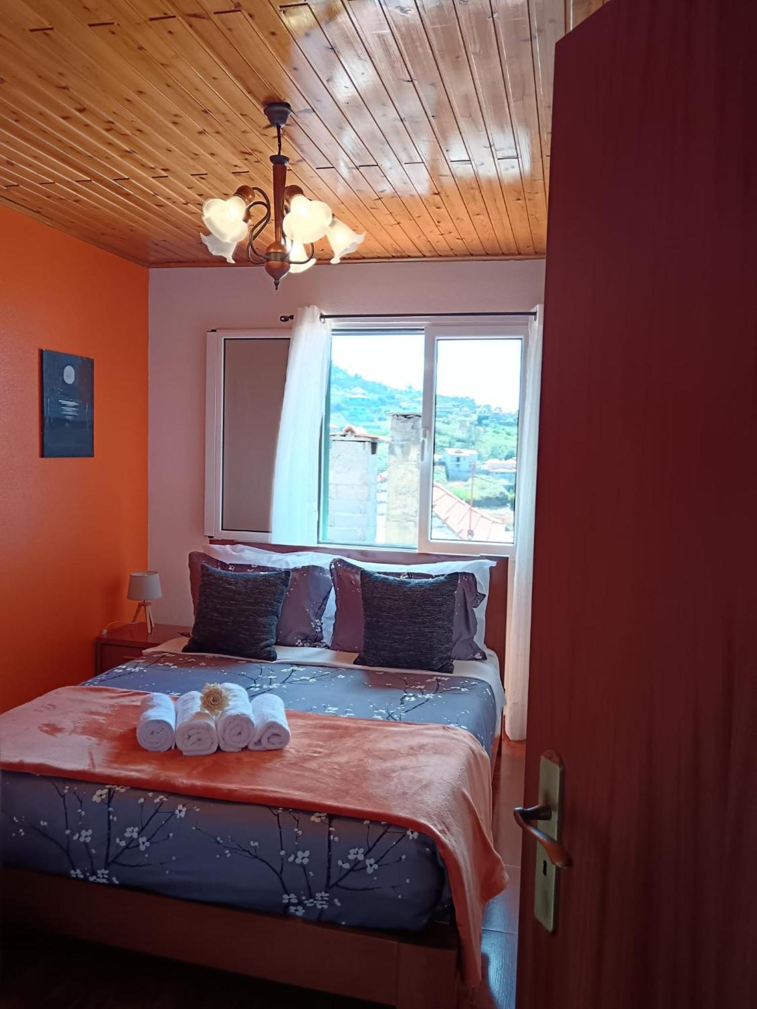 Casa Central - Peceful Mountain Retreat In Calheta Ribeira do Raposo Kültér fotó